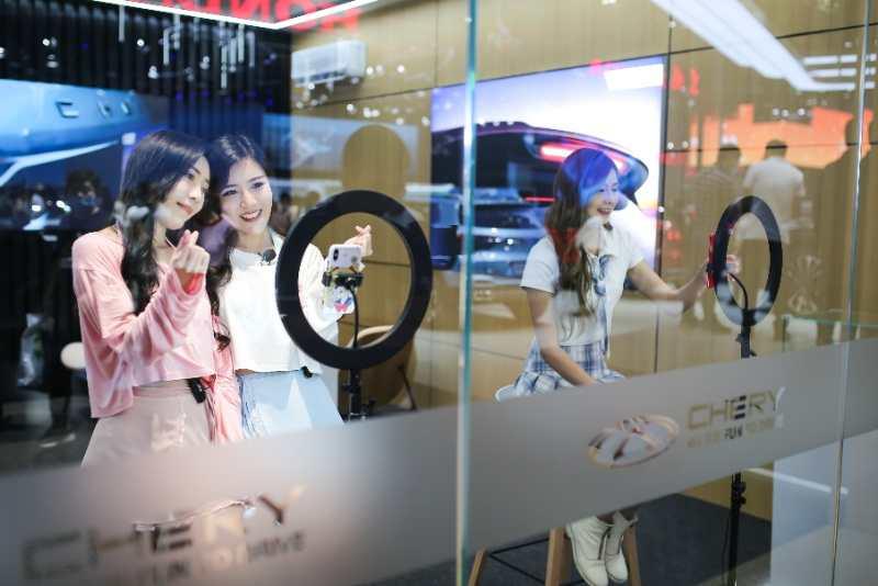 Auto China 2020: Chery's Booth Attracts Flocks of Visitors